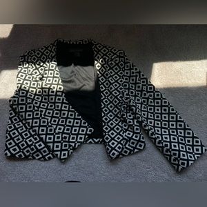 Cropped, mid- sleeves, black and white patterned, shoulder padded blazer.